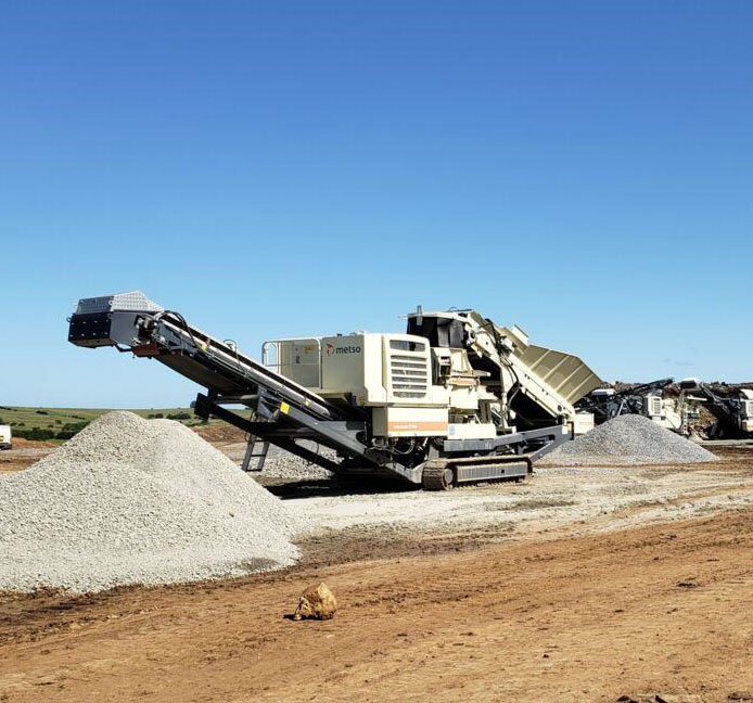 Manejo de contenedores y transporte de materiales usados